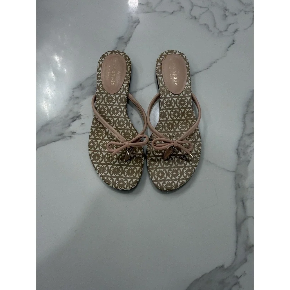 Kate Spade Sandals Shoes Womens‎ Size 7 Beige Pink Bow Thong Logo Print Flat